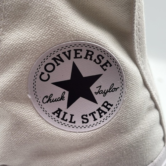 Converse White Chuck Taylor All Star LUGGED HI Sneaker, size 7 - Picture 4 of 7